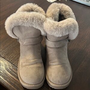 Cozy Tan Ankle Boots with Faux Fur Lining